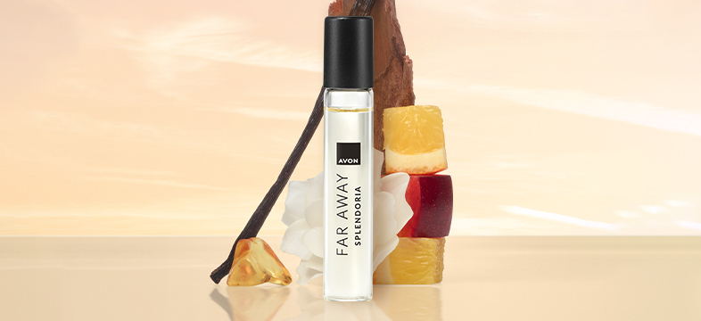 Minibalení vůně Far Away Splendoria 10 ml. Vedle flakonu je umístěna bílá květina.