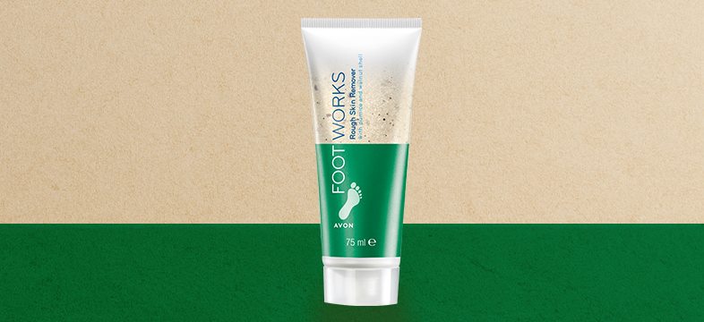 Fotka zelené tuby s krémem na nohy s pemzou Avon Footworks.